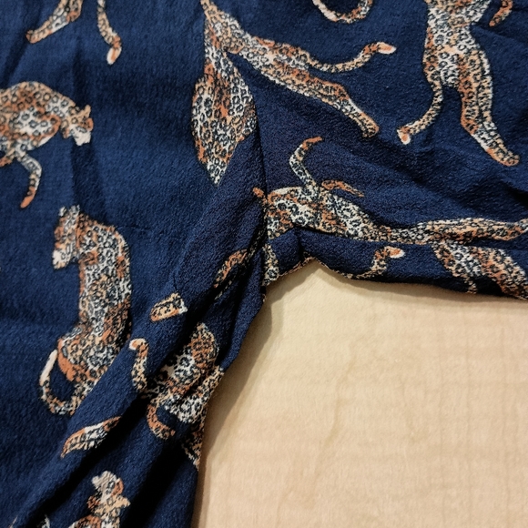 Just Female Wellis Leopard Print AOP Shirt Garmentory Size XS - Picture 8 of 10